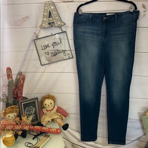 Jessica Simpson Denim - Jessica Simpson; Blue Jeans; Pants; 31